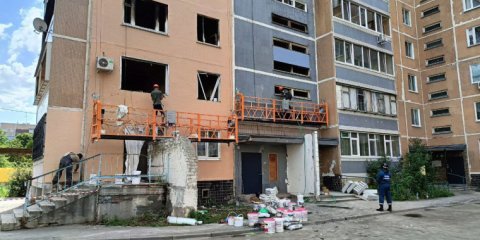 В пострадавшем от взрыва и пожара доме на улице Корунковой ведутся восстановительные работы
