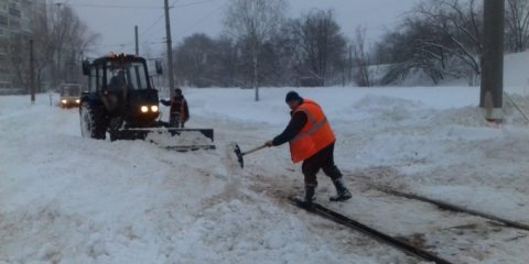 Городские службы Ульяновска продолжают бороться со снегопадом