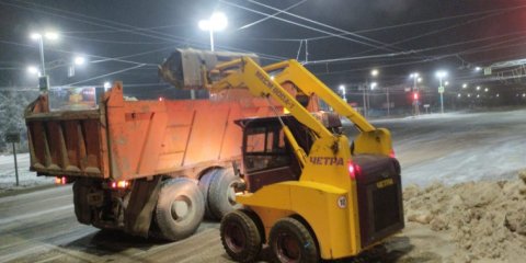 Ульяновские дорожники вывозят снег с дальних районов города