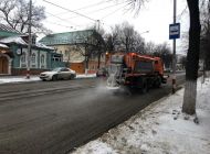 За ночь для обработки дорог и тротуаров Ульяновска использовали более 200 тонн противогололёдных материалов