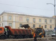 Днём 3 января в Ульяновске продолжается вывоз снега, очистка остановок и тротуаров