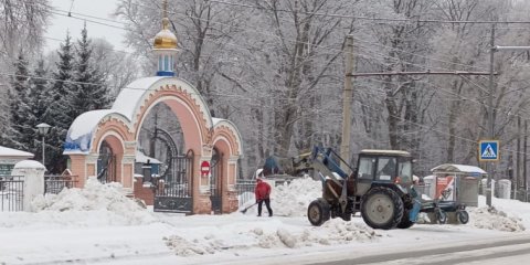 Ульяновские дорожники расчищают походы к храмам 