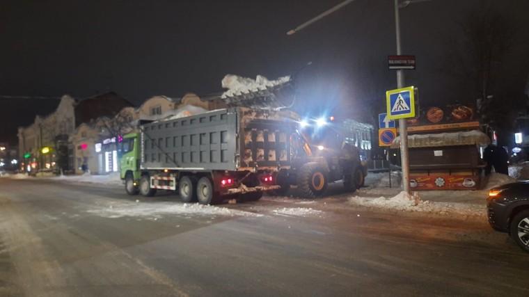 С улиц Ульяновска за сутки вывезено 180 самосвалов снега