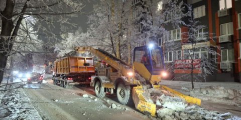 В минувшую ночь с улиц Ульяновска вывезли 35 самосвалов снега