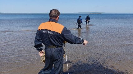 Со дна Волги в районе парка 40-Летия ВЛКСМ ульяновские спасатели достали больше 500 килограммов мусора