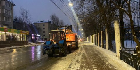 В ночь на 21 декабря с дорог Ульяновска вывезли 120 самосвалов снега