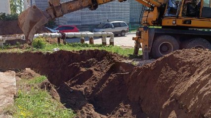 На улице Оренбургской заменили изношенный участок водопровода