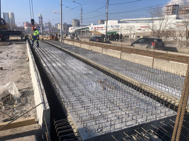 На минаевском мосту установили еще две 33-х метровые балки