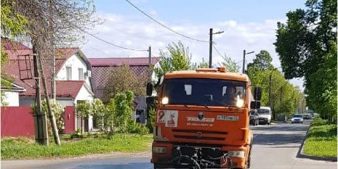 Ульяновские дорожники 20 мая чистили ливнёвки, мыли дороги, тротуары и заездные карманы