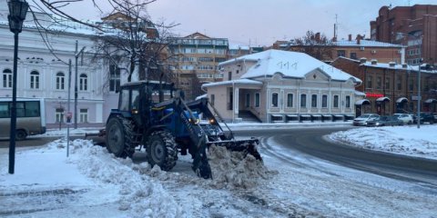 Днём 14 декабря с улиц Ульяновска продолжают вывозить снег