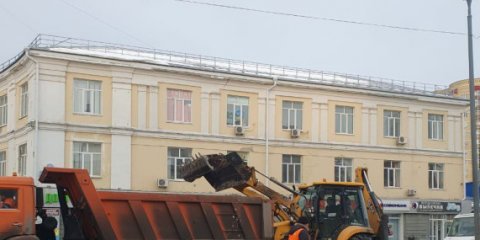 Днём 3 января в Ульяновске продолжается вывоз снега, очистка остановок и тротуаров