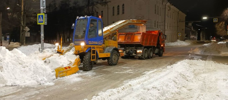 В ночь на 30 января улицы Ульяновска очищали 75 единиц спецтехники