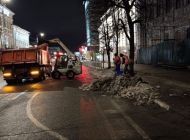 Ночью в Ульяновске дорожники обрабатывали тротуары и вывозили снег