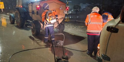 На Минаевском мосту в Ульяновске устранили ямы и отмыли борткамень