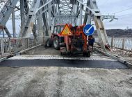 На Императорском мосту готовятся к установке четвёртого деформационного шва