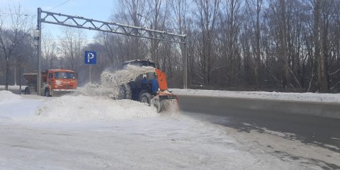 Из Ульяновска за новогодние праздники вывезли 1263 самосвала снега