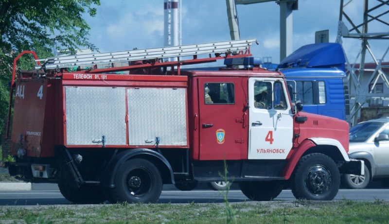 38 МЧСников в Ульяновске тушили пожар на Олега Кошевого