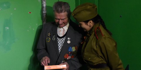 Концертная фронтовая бригада поздравила ветерана 27-й партизанской бригады им. Кирова.