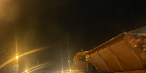 Для предотвращения образования гололёда ульяновские дорожники использовали 200 тонн реагентов