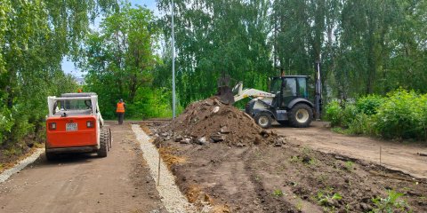 В Заволжском районе ведутся работы по благоустройству сквера Антонова