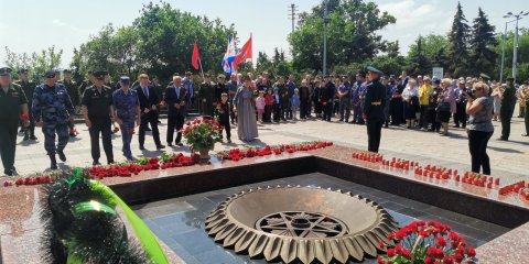 В День памяти и скорби ульяновцы возложили цветы к Вечному огню
