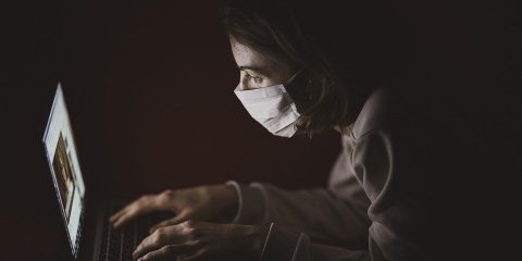 Проведение массовых мероприятий под запретом из-за COVID-19