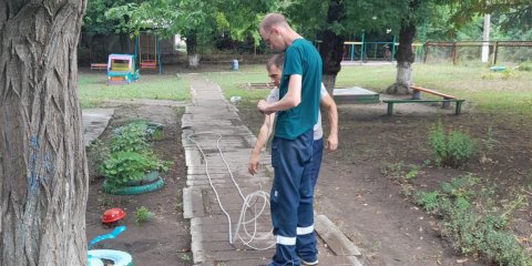 Ремонтируют освещение и систему отопления: коммунальные службы Ульяновска продолжают помогать городу Лутугино