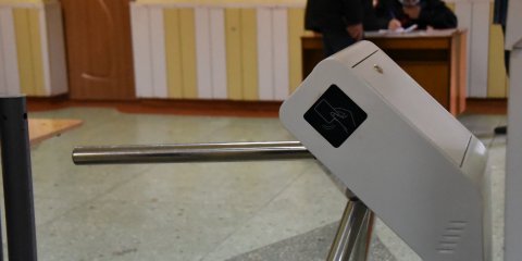 Ключ-карты, охранники, системы видеонаблюдения и тревожные кнопки: как организована безопасность школ и детских садов Ульяновска