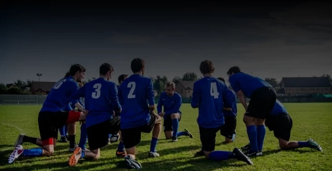 В селе Карлинское демонтируют самовольно установленную металлическую будку