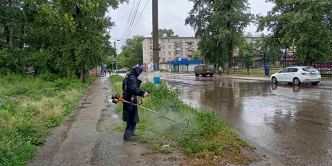 В Ульяновске для покоса травы задействована спецтехника