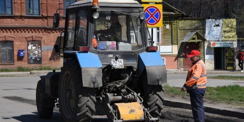 В праздничные дни дорожники Ульяновска продолжают ремонт и уборку улиц