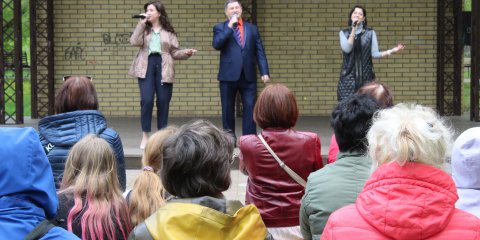 Жители Нижней террасы увидели &laquo;Мираж&raquo;: состоялся концерт эстрадного коллектива ДК имени 1 мая