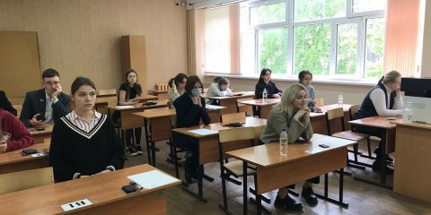 С мечтой о военном училище и медицине: больше 400 ульяновских выпускников приступили к сдаче ЕГЭ