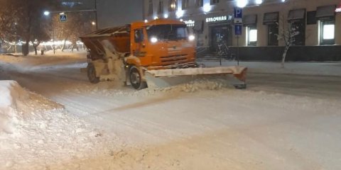 За минувшую ночь с дорог Ульяновска вывезли 104 самосвала снега