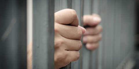 Полицейские задержали подозреваемую в причинении тяжких телесных повреждений