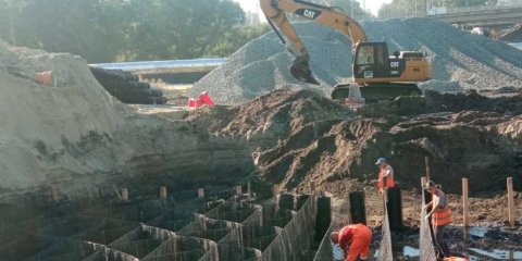 Основание кольцевой развязки у &laquo;минаевского&raquo; моста укрепляют по инновационной технологии