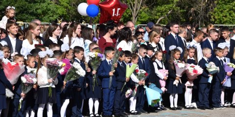 В День знаний порог ульяновских школ переступили почти восемь тысяч первоклассников
