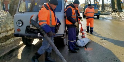 Ямочный ремонт на дорогах Ульяновска ведёт пять бригад