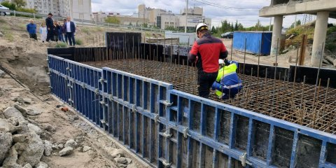 На шестой опоре &laquo;минаевского&raquo; моста забетонировали 18 свай