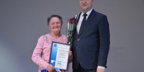 Дмитрий Вавилин наградил работниц городского хозяйства