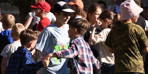 Вальс и мастер-класс по робототехнике: как началось "Лето во дворах" на улице Строителей