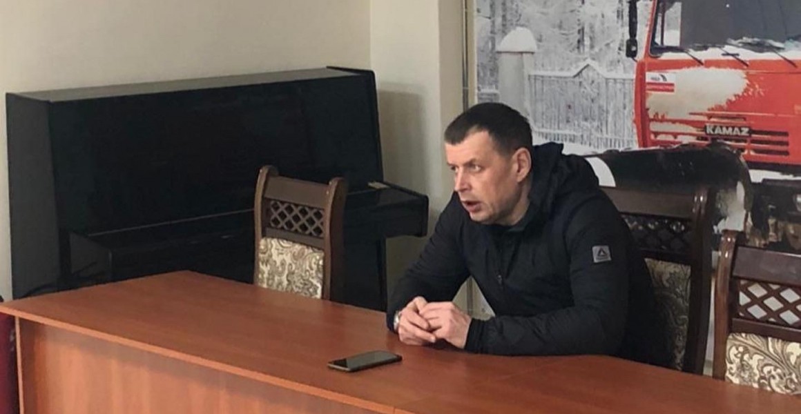 В 07.00 в "Дорремстрое" первый заместитель главы Ульяновска Алексей Гаев провел традиционную оперативку по организации работы по очистке города