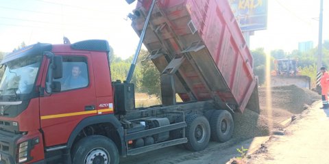 На объездную дорогу вдоль &laquo;минаевского&raquo; моста начали укладывать щебёночное основание