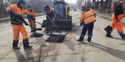 В Ульяновске начался ремонт дорог горячим асфальтом