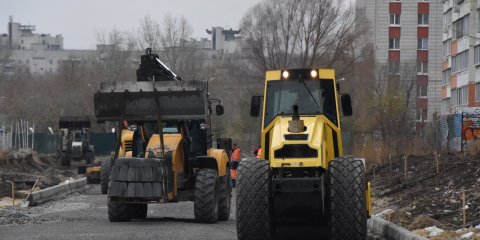 На новой дороге по улице Аблукова начат монтаж системы освещения