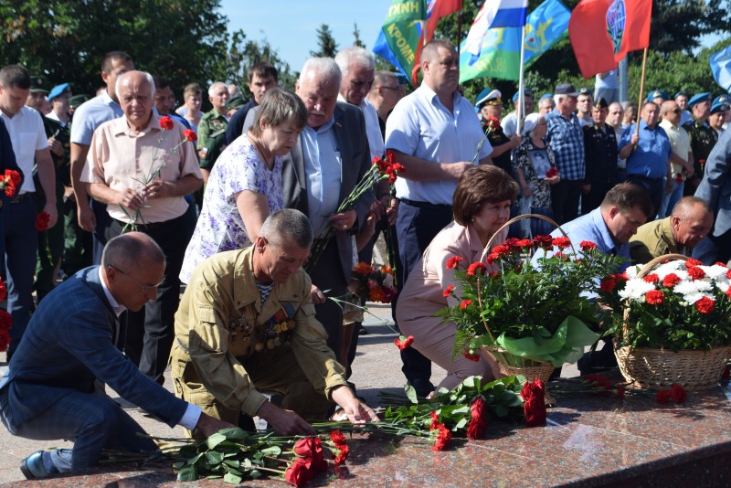 Ульяновцы почтили память героев-десантников