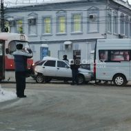 В Центре Ульяновска произошло тройное ДТП с участием трамвая