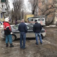 Дороги в Ульяновске тают. Автомобиль провалился на ул.Октябрьской