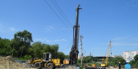 На возведении нового ульяновского моста в створе улиц Шевченко-Смычки работает 12 единиц техники