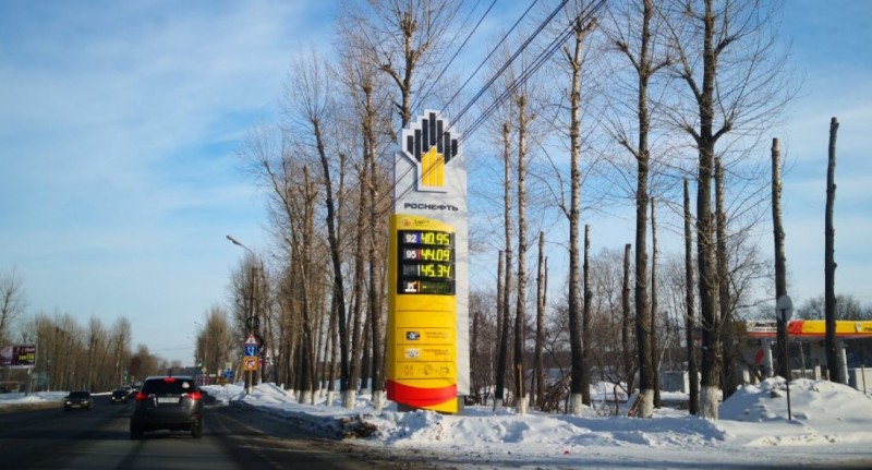 Бензин пошел вверх, не слушаясь поручений Медведева о заморозке цен